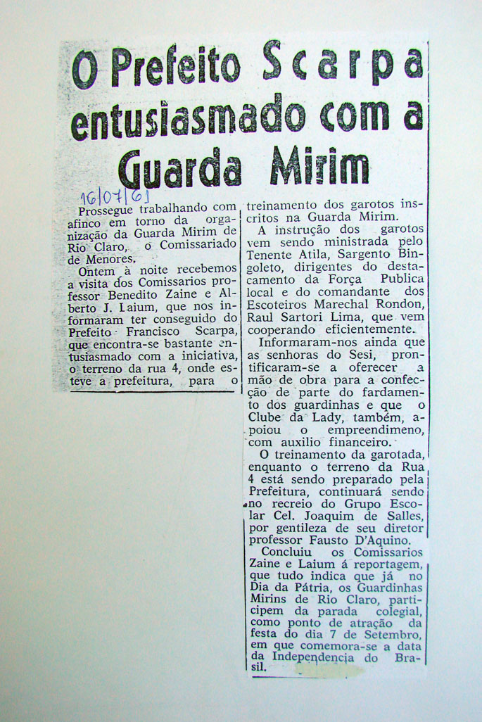 Imagem da notícia 'O PREFEITO SCARPA ENTUSIASMADO COM A GUARDA MIRIM'