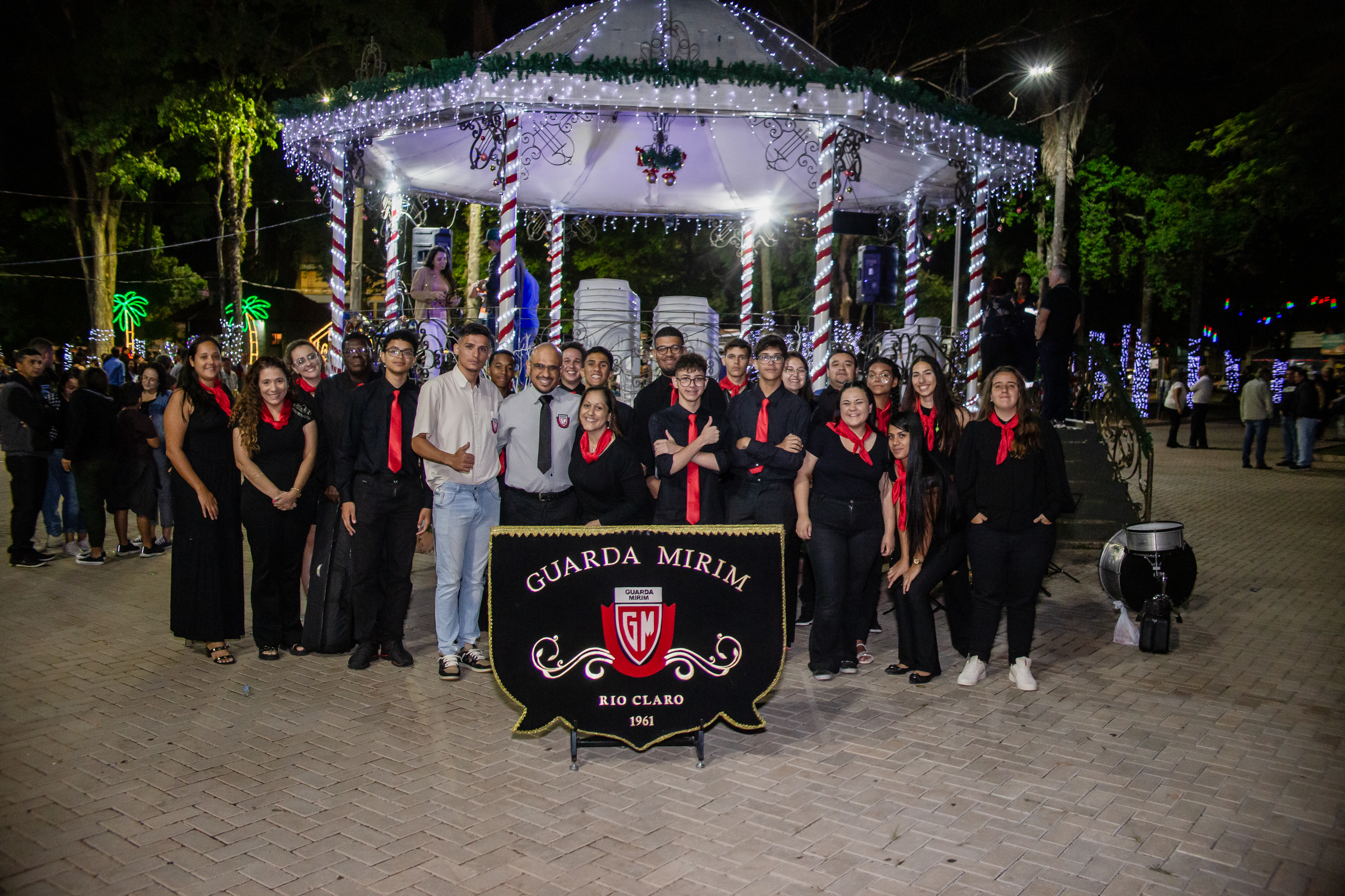 Imagem da notícia 'Banda da GM se apresentou no Natal Mágico em Itirapina'