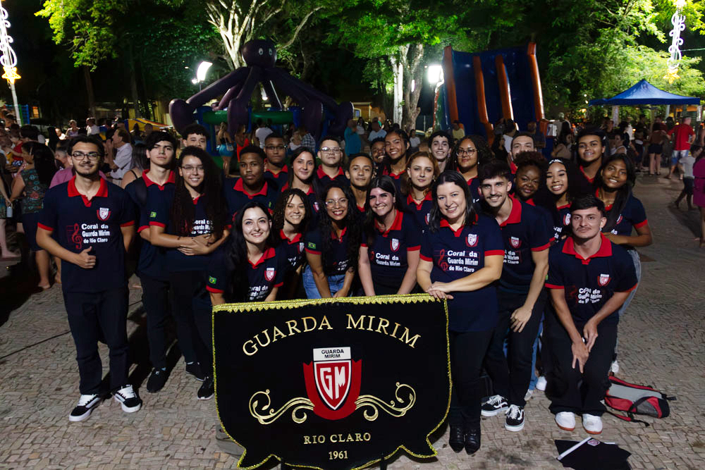 Imagem da notícia 'Coral da Guarda Mirim participa do Natal Iluminado em Corumbataí'
