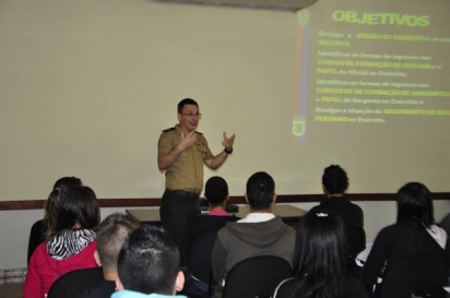 Imagem da notícia 'Palestra sobre a carreira militar com o 1º Ten Alexandre Paulo Auler Waack'