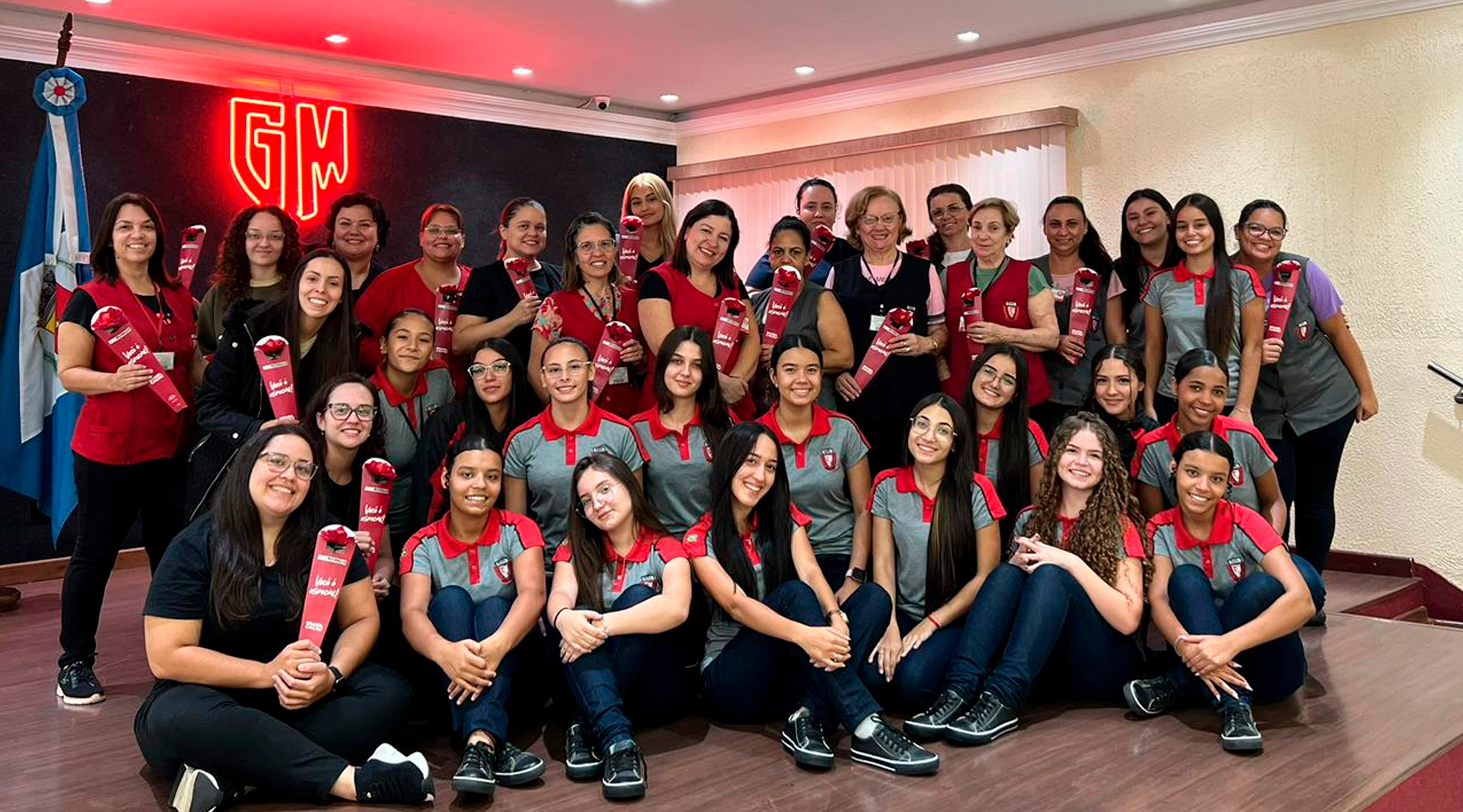 Foto de Diretoria da Guarda Mirim presta homenagem às mulheres